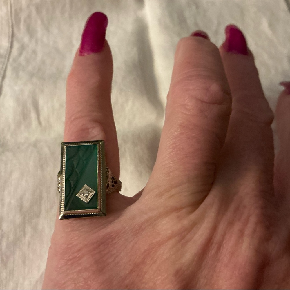 *SOLD* Gorgeous 14kt white gold filigree carved green onyx/ diamond ring (134-4)